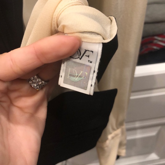DVF Blouse - Picture 8 of 8